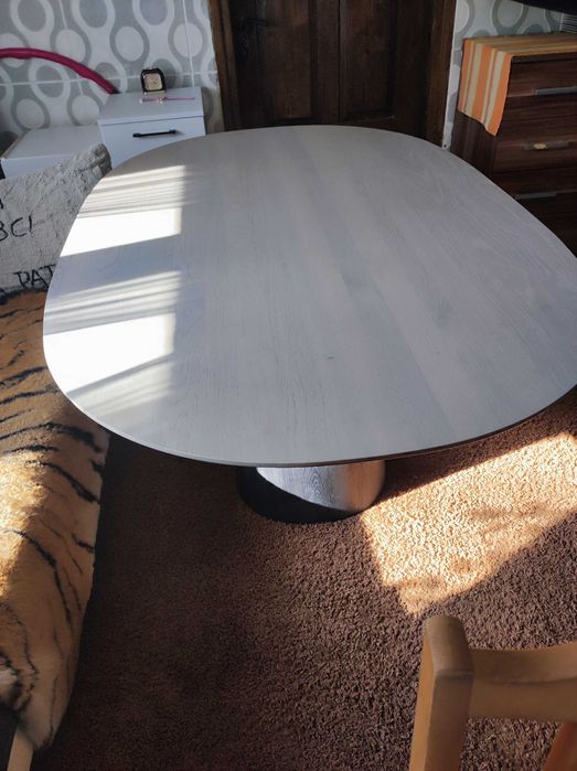 Nowoczesny stół do jadalni/salonu