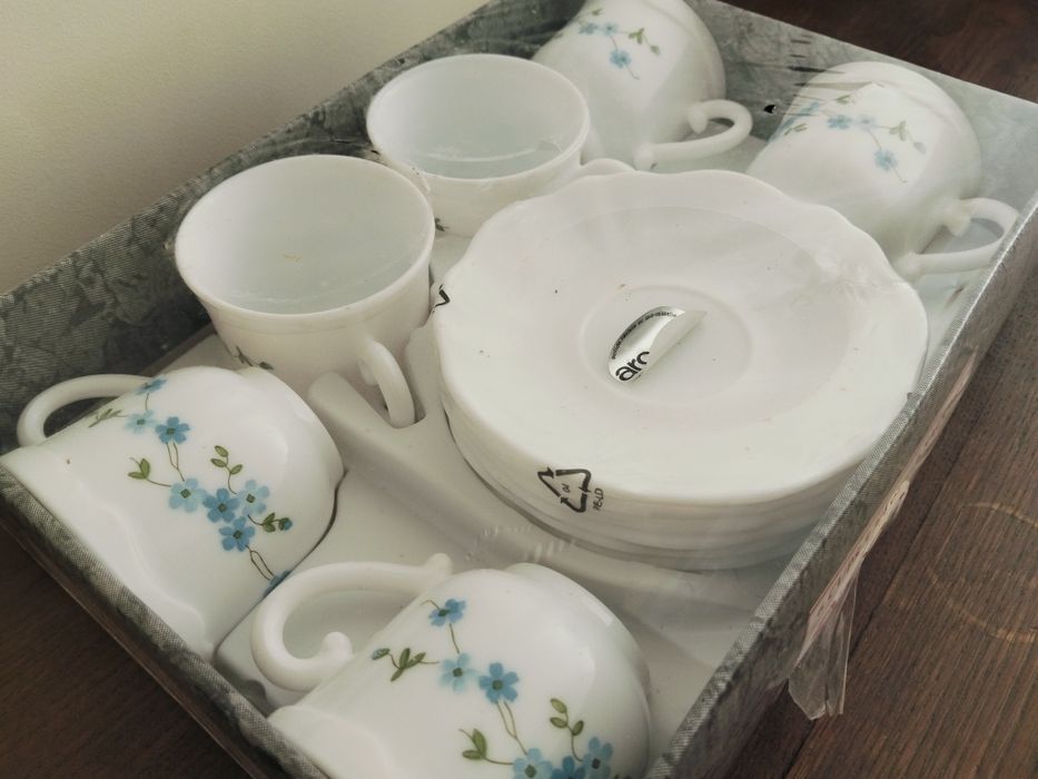 6 Chávenas de chá e pires, Arcopal, Novo e SELADO