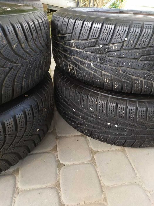 Шини зимові R 15 Hankook та Nokian разом із металевим диском