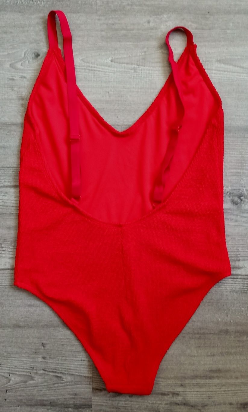 Czerwony, marszczony, modelujący, jednoczęściowy strój kąpielowy