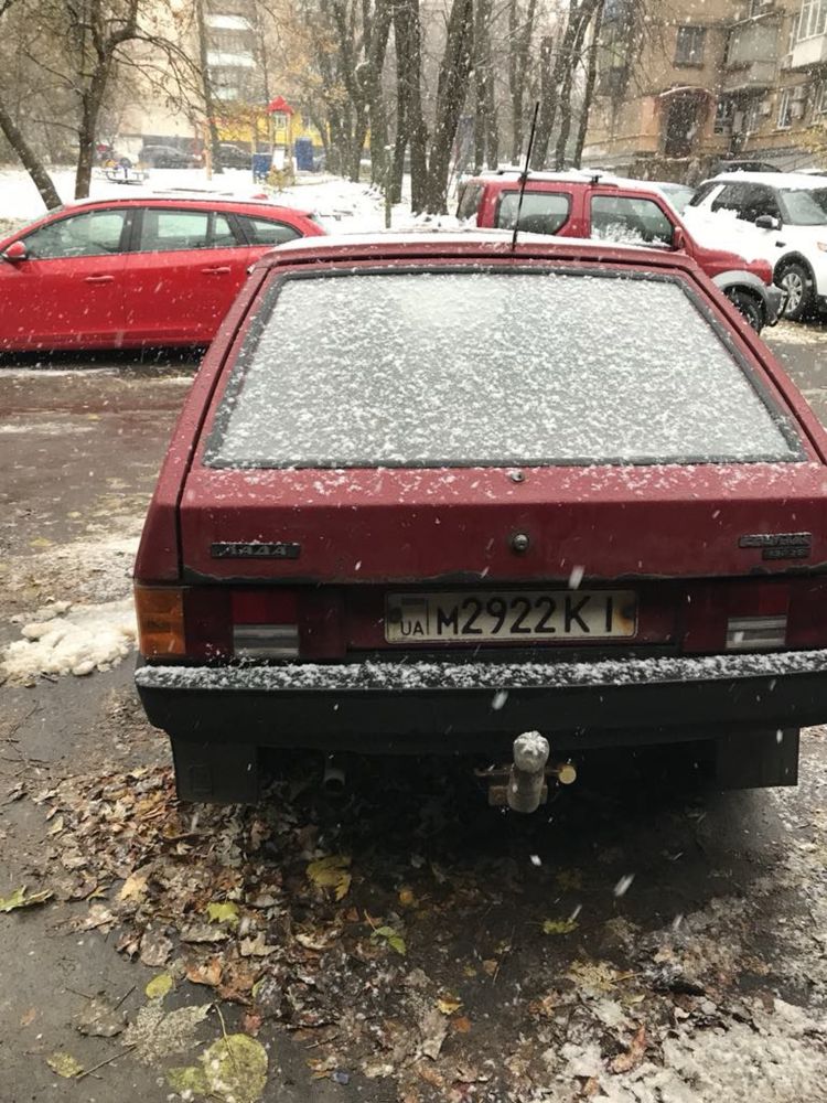 Машина Лада 2109 год 1991