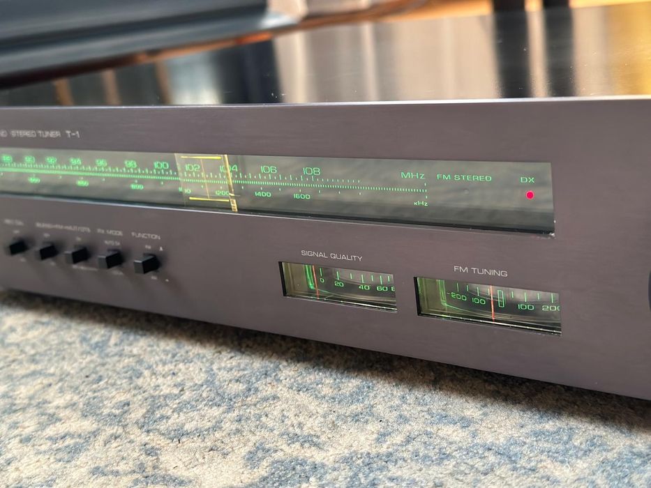 Tuner radiowy YAMAHA T1