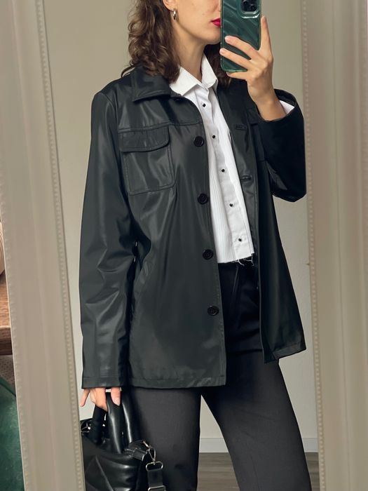Жіночий жакет водонепроникний чорний