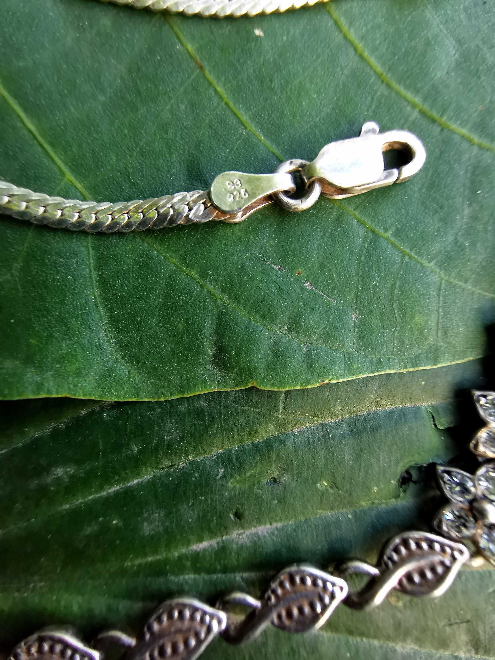 Серебряные украшения.