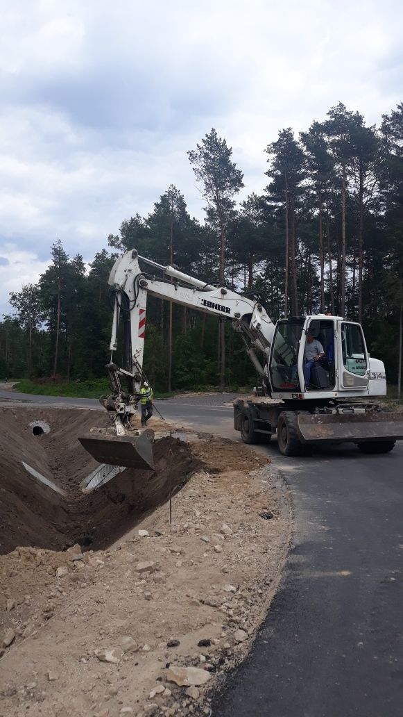 Usłgi wywrotką, koparką kołową. Wyrywanie korzeni. Ziemia, piasek zasy