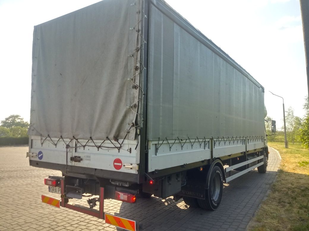 Volvo fl6 18 DMC zabudowa 8.60 ładowność 10t ruchomy dach klimatyzacja