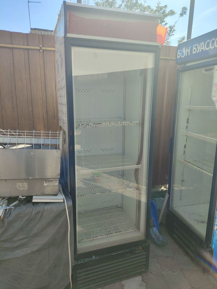 Холодильник для напитков витрина
