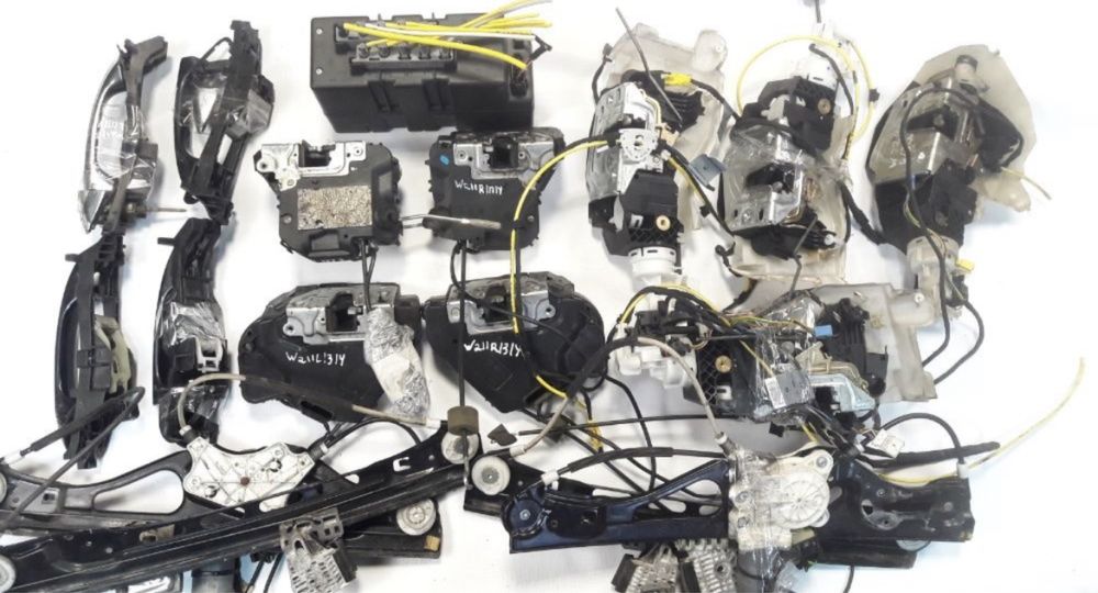 Замок двері дотяжка W203 204 205 211 212 164 221 169 209 245 251 166