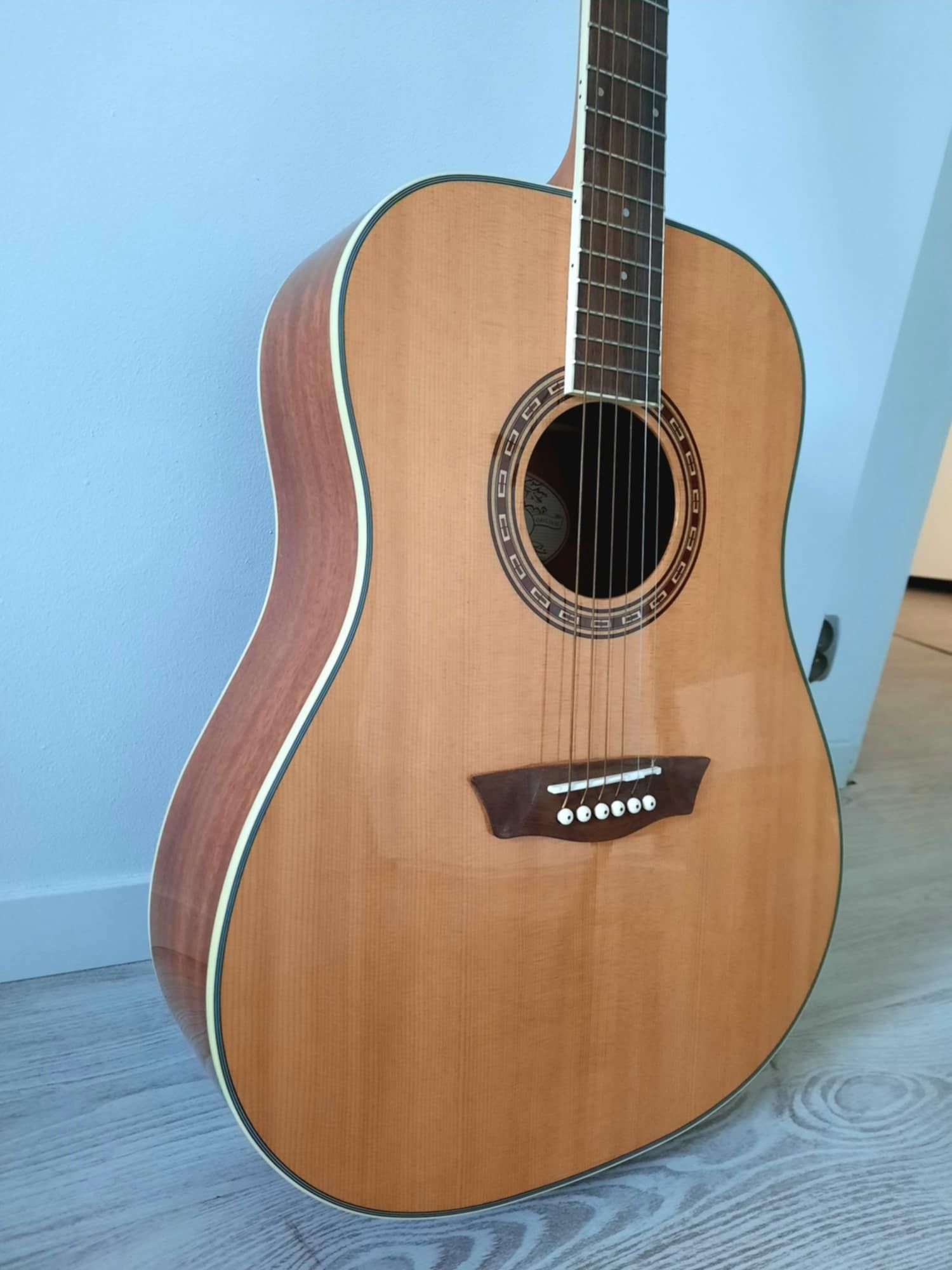 Gitara akustyczna Washburn plus mały gratis