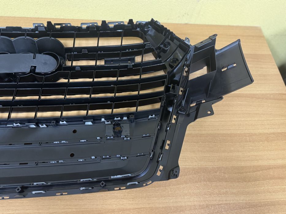 Решітка радіатора Audi Q7 4M  2016+ стиль SQ7 Full Black 4M0853651JFUQ