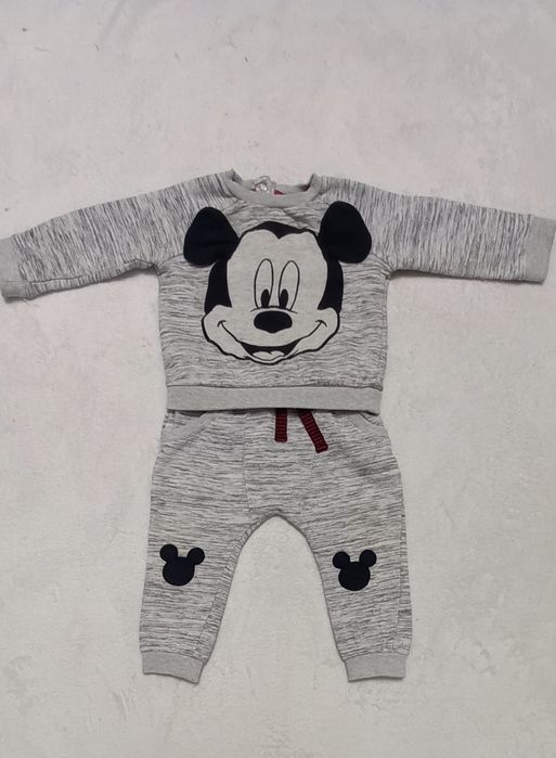 Тёплый,детский костюмчик на мальчика.На 9-12мес.