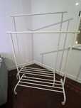 Suporte ikea só tem uma .