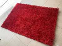 Tapete / Carpete cor vermelha, pêlo médio e macio - IMACULADO