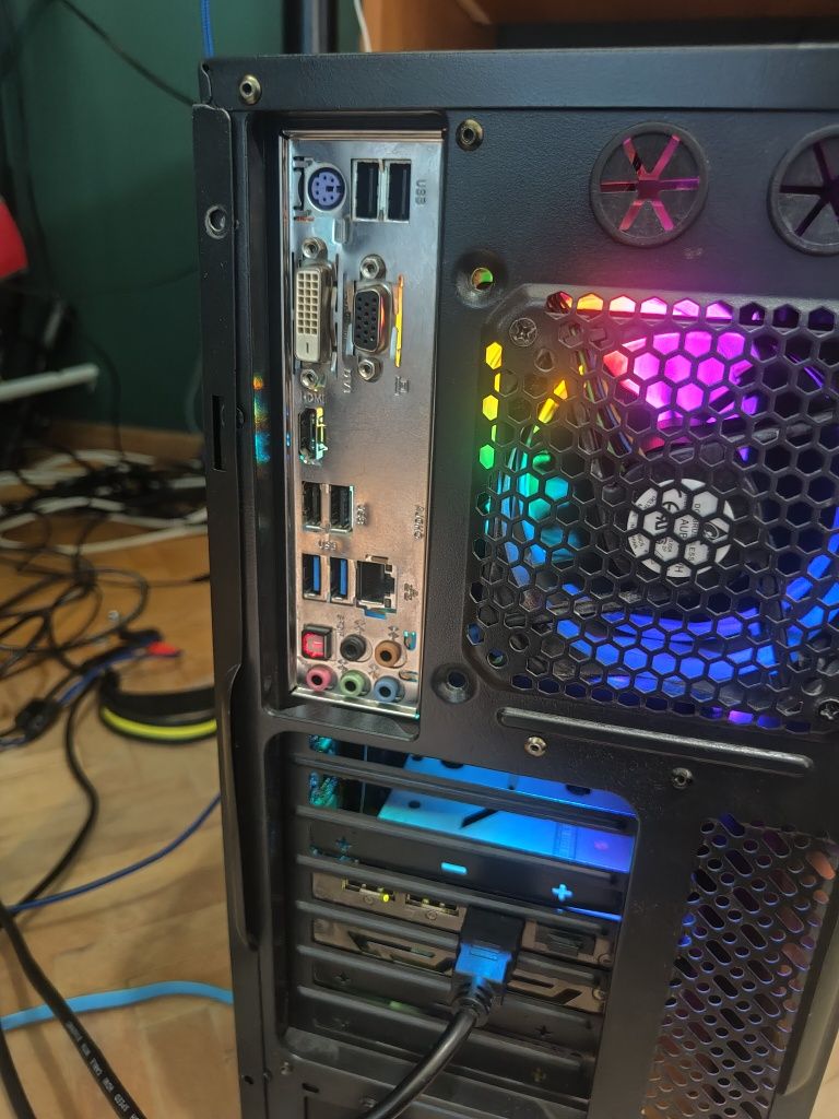 Komputer gamingowy i7 / GTX 1660 Super / 16 GB RAM / SSD+HDD / CS2 160