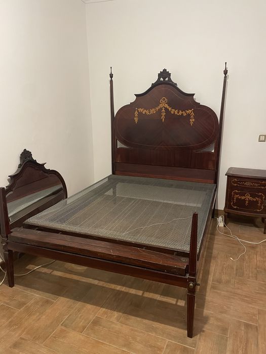 Cama em madeira maciça