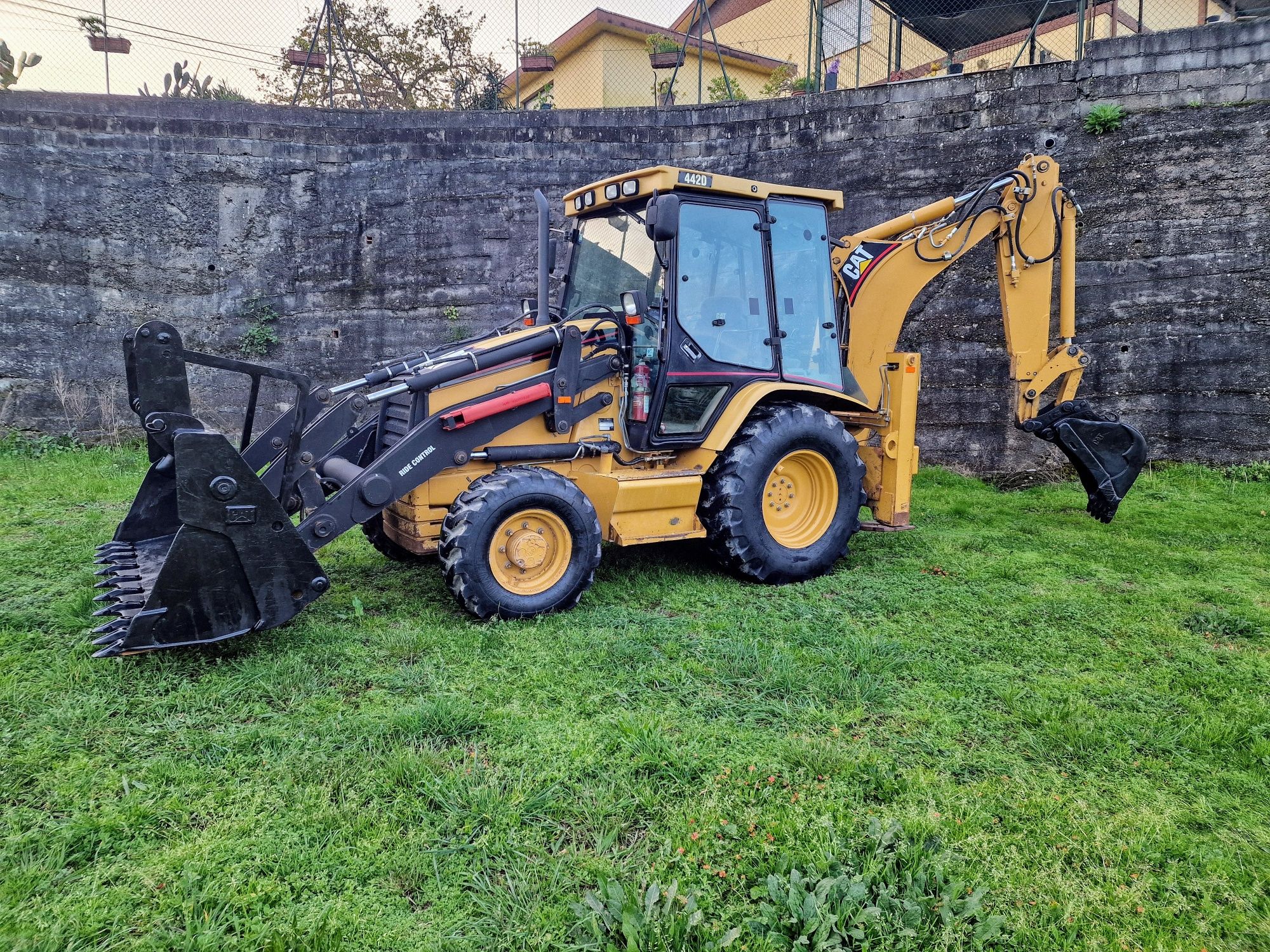 Retroescavadora cat 442 D