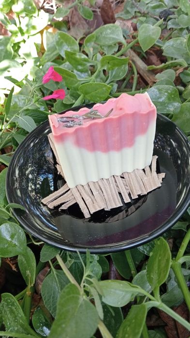 Sabonete artesanal natural e oliva e côco