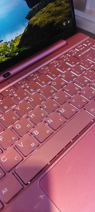 Нанесення кирилиці на клавіатуру MacBook опт. Гравіювання клавіатур