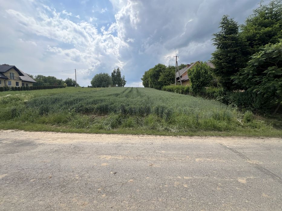 Dzialka budowlana 18,5a + 35a rolna w Więcławicach Dworskich