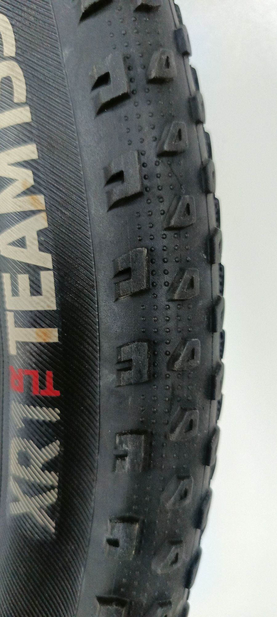 Opona Bontrager XR1 Team Issune TLR 29x2,20.