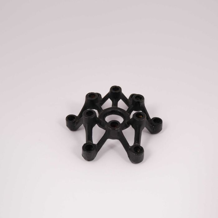 Świecznik, czarny brutalistyczny, żeliwny, Japonia.