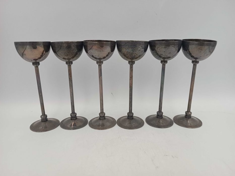 Metalowe kieliszki Hefra z tacą do likieru z PRL