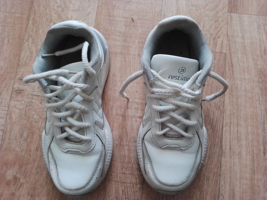 Кросівки 36 рр 23 см вживані