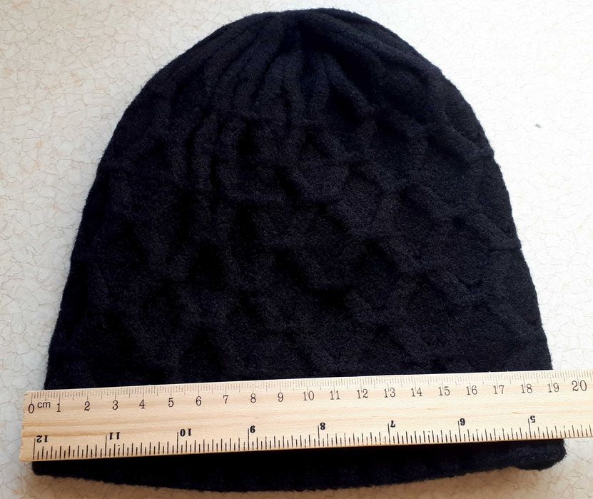 Czapka czarna damska, jesienna/wiosenna, ze wzorkiem