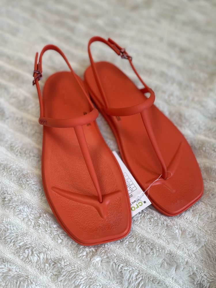 Crocs жіночі сандалі