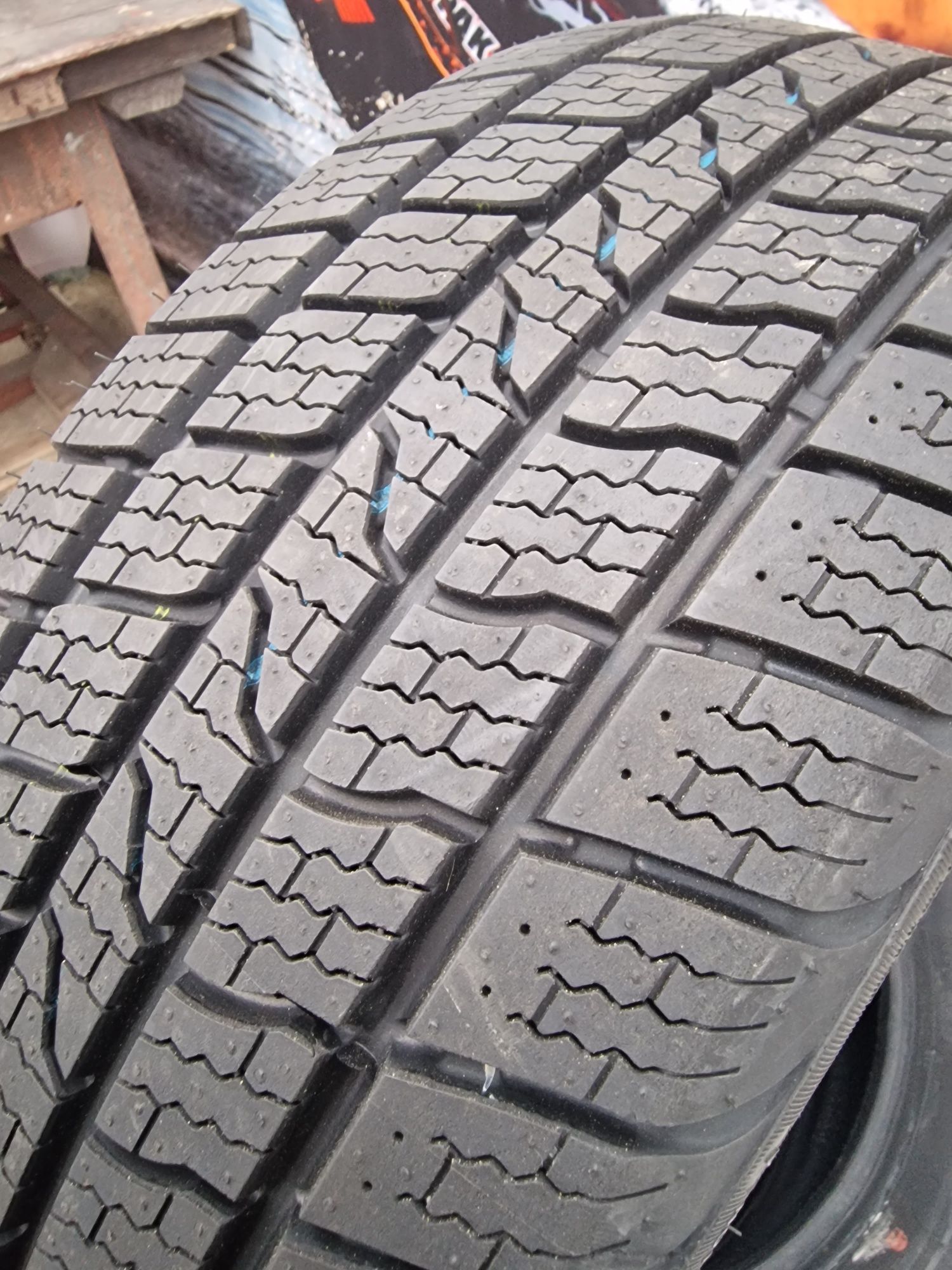 E21 4 x 195/55R16 Powertrac PowerMarch A/S 91V XL opony wielosezonowe