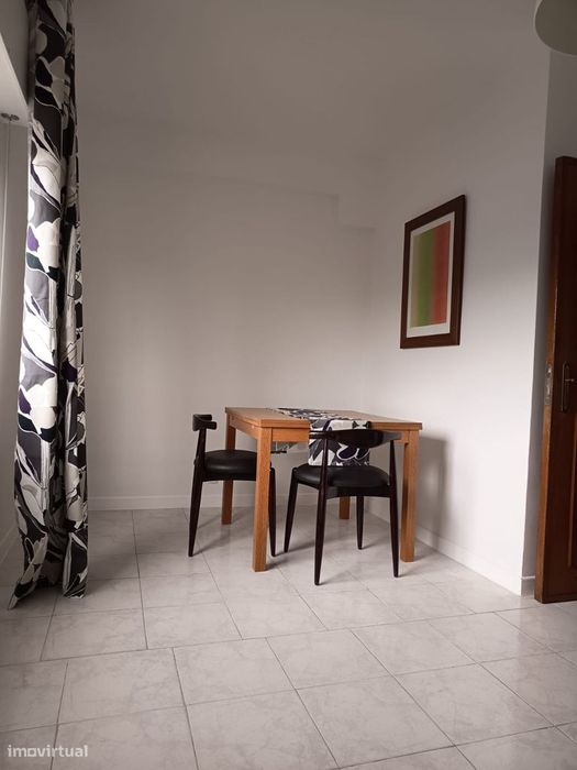 Loures-Centro T2 Mobilado E Equipado Com Elevador.