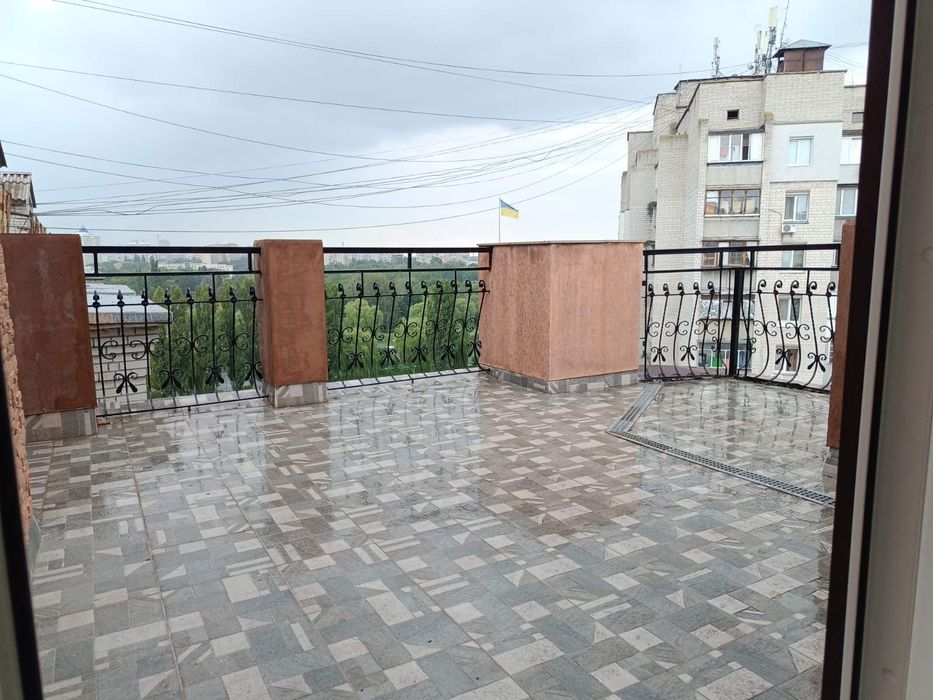 Продам терміново однокімнатну квартиру в Броварах район парку.