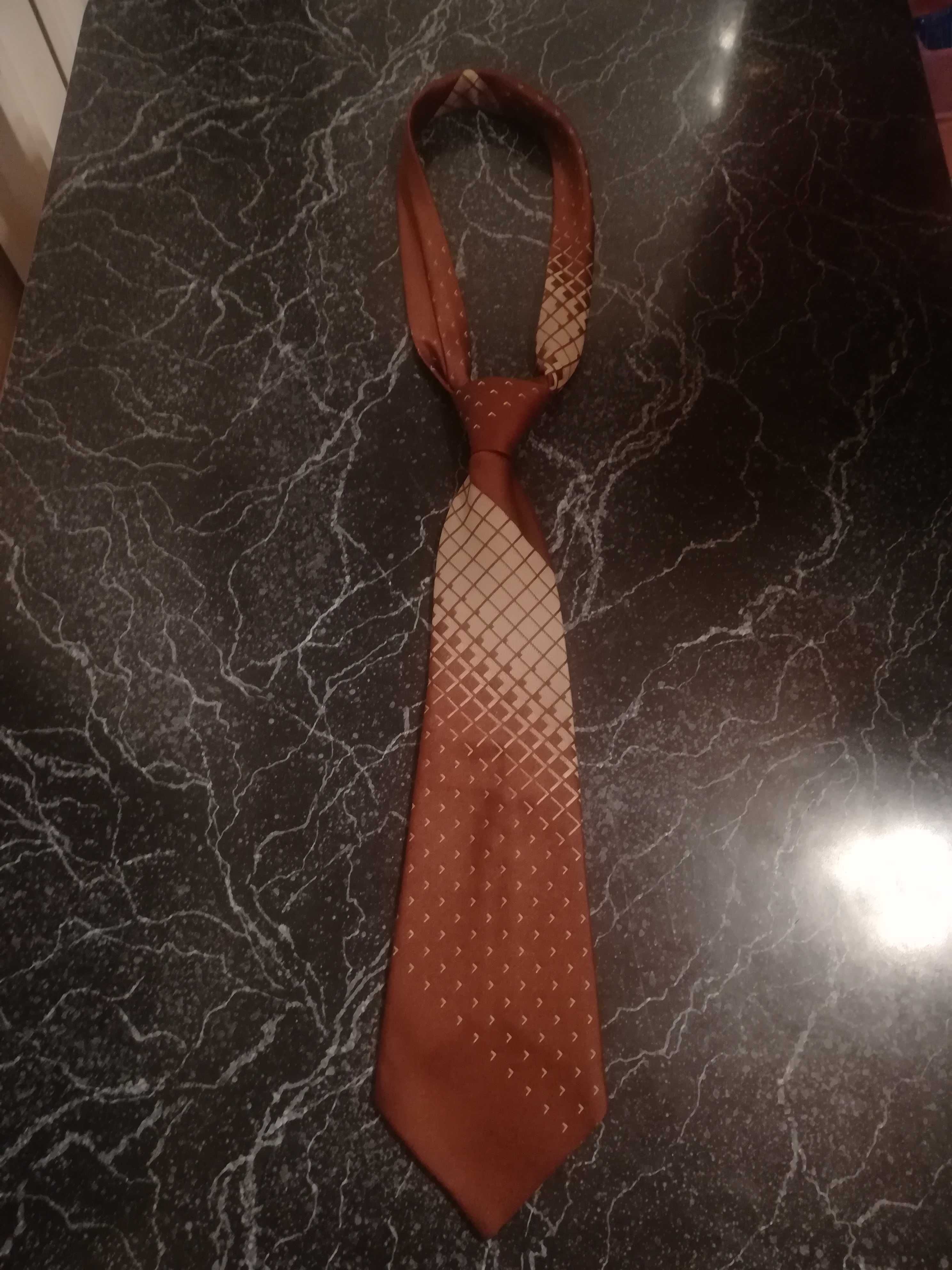 Krawat męski o ciekawym wzorze