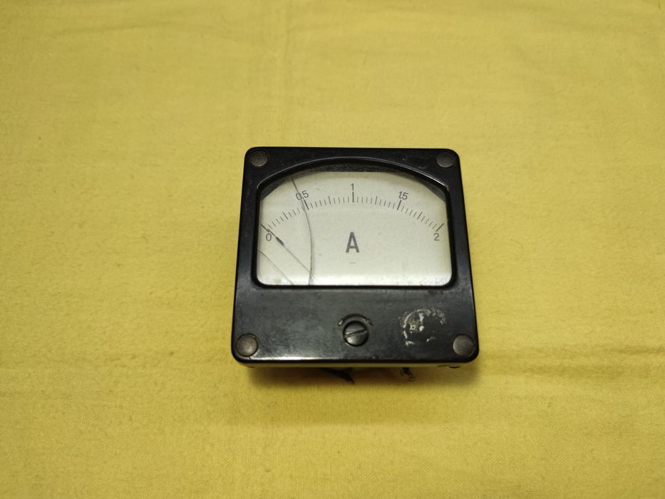 Аналоговый амперметр 0–2А размер 80×80 мм