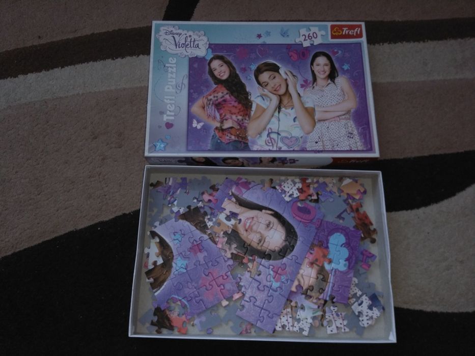 Zestaw puzzli "Violetta" 2 KPL. Polecam.Warto !!!