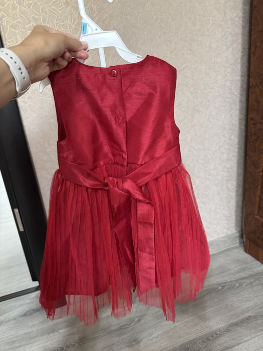 Сукня червоного кольру на 3 роки