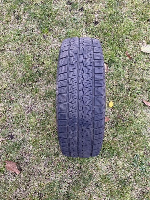Продам зимний комплект шин 185/65R14