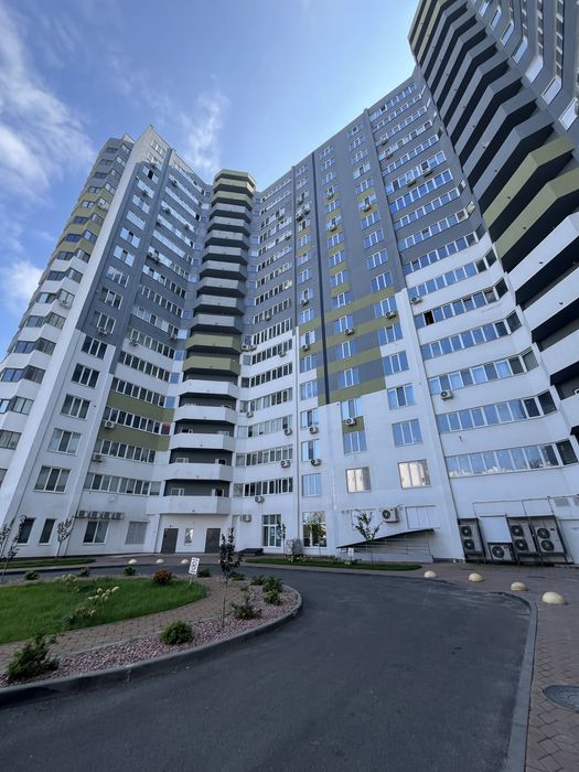 Грушевського 110  Центр
