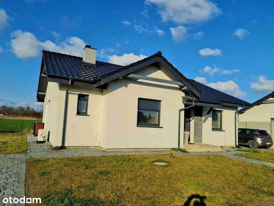 Wolnostojący dom, niedaleko Jeziora