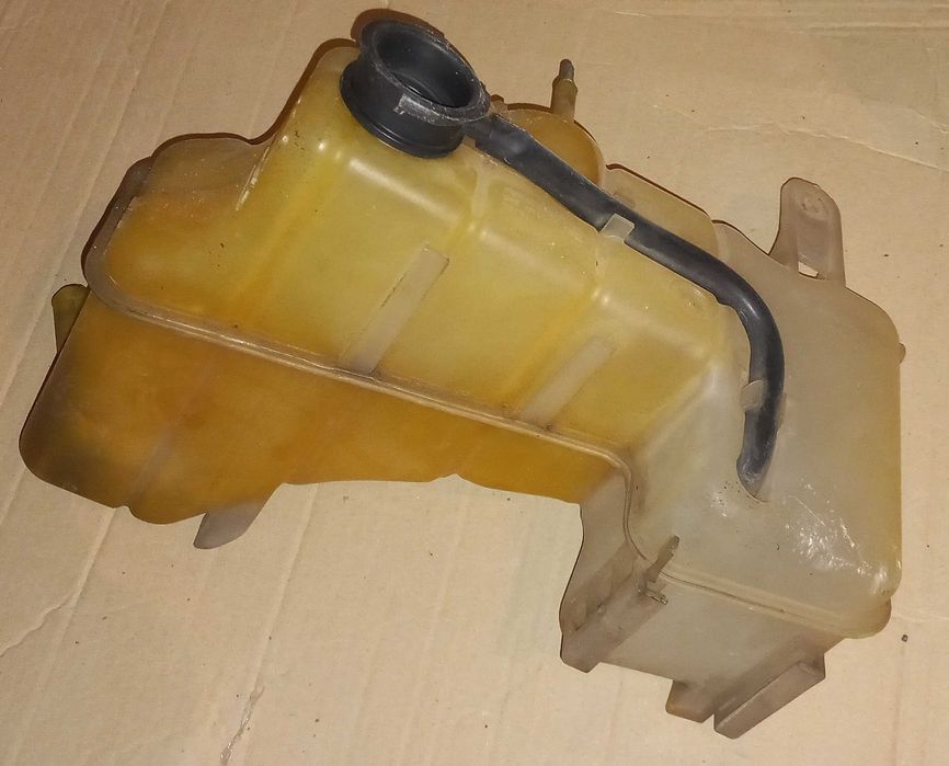 расширительный бачок Chrysler 300C