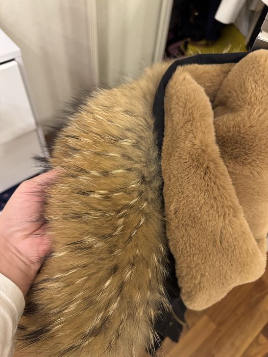 Парка з хутром чорна