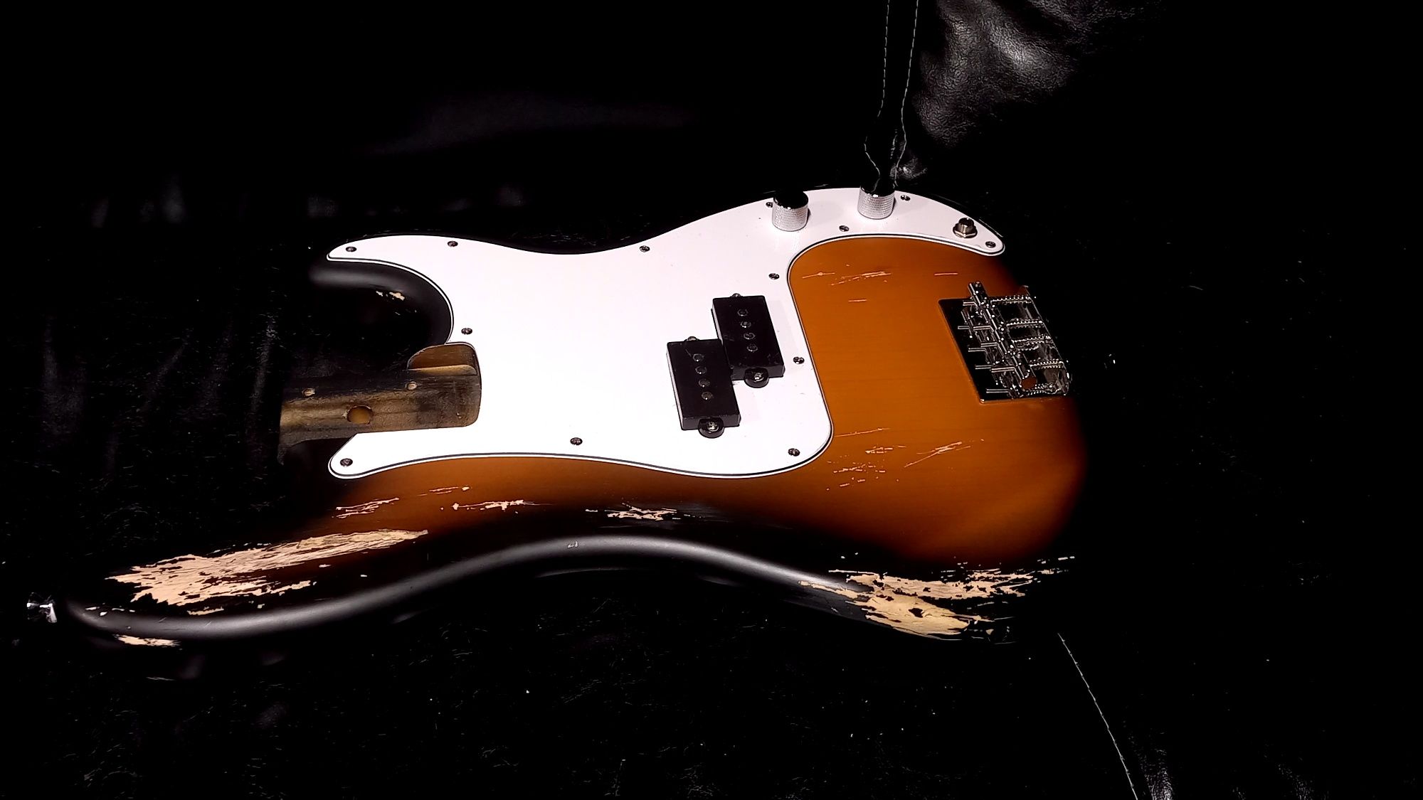 Korpus Fender Precision Bass Relic