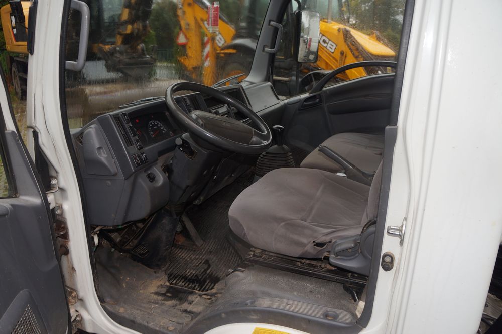 Samochód ciężarowy ISUZU NMR 85