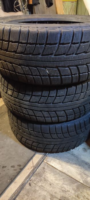 Зимние шины 225/45/R17 triangle практически в новом состоянии!