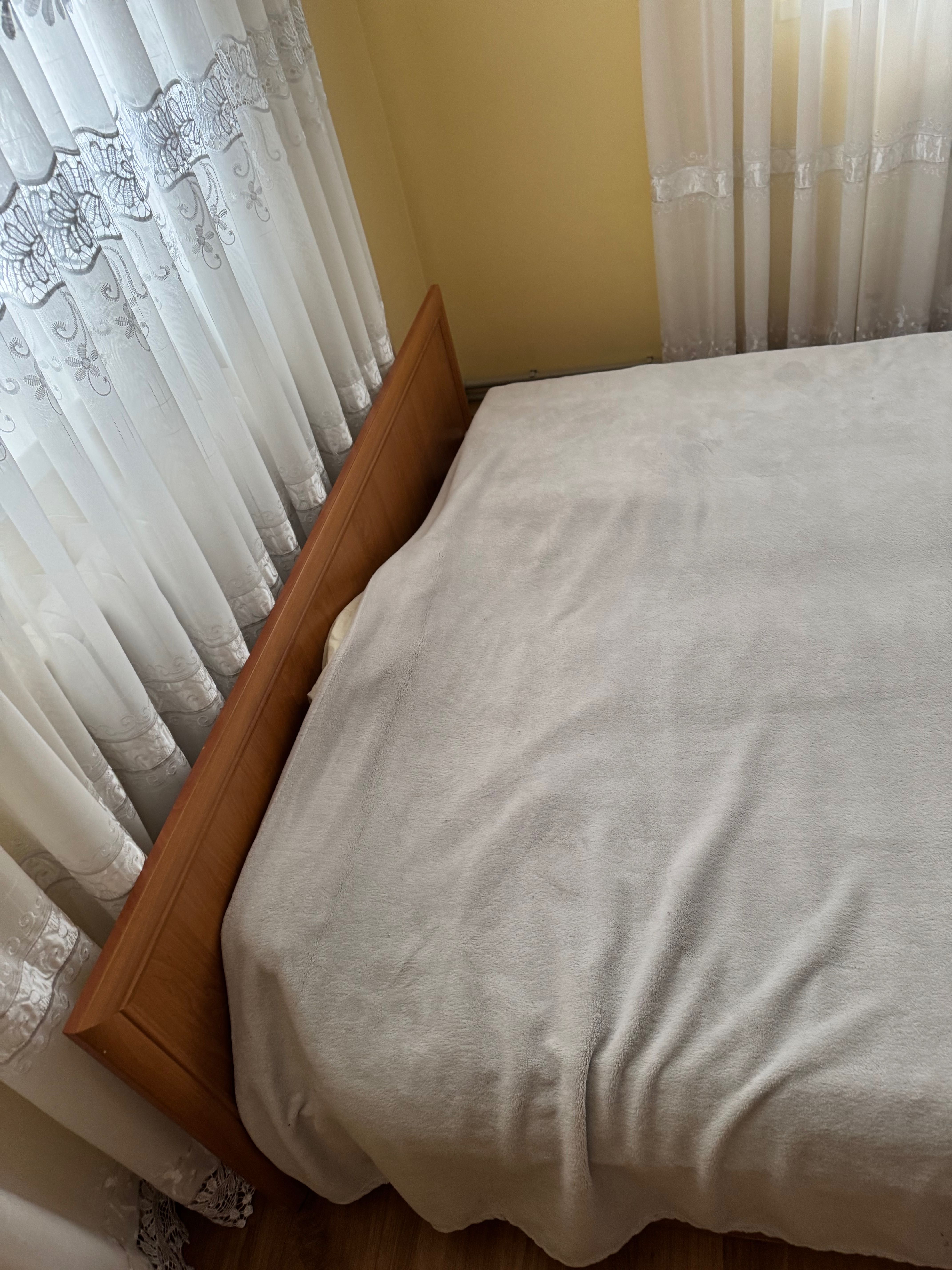 Продам двоспальне ліжко