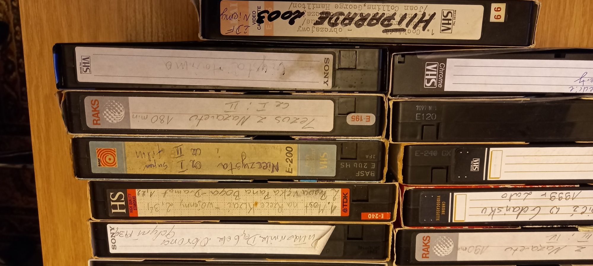 19 kaset VHS używane nagrane