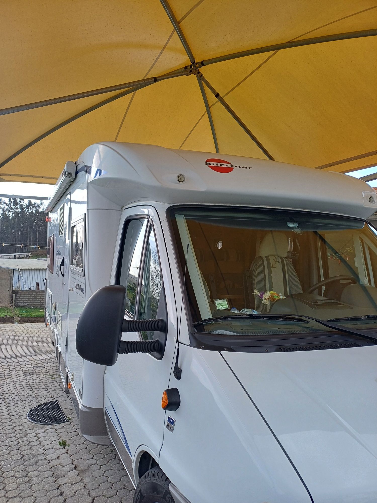 Autocaravana Burstner T615 em estado irrepreensível