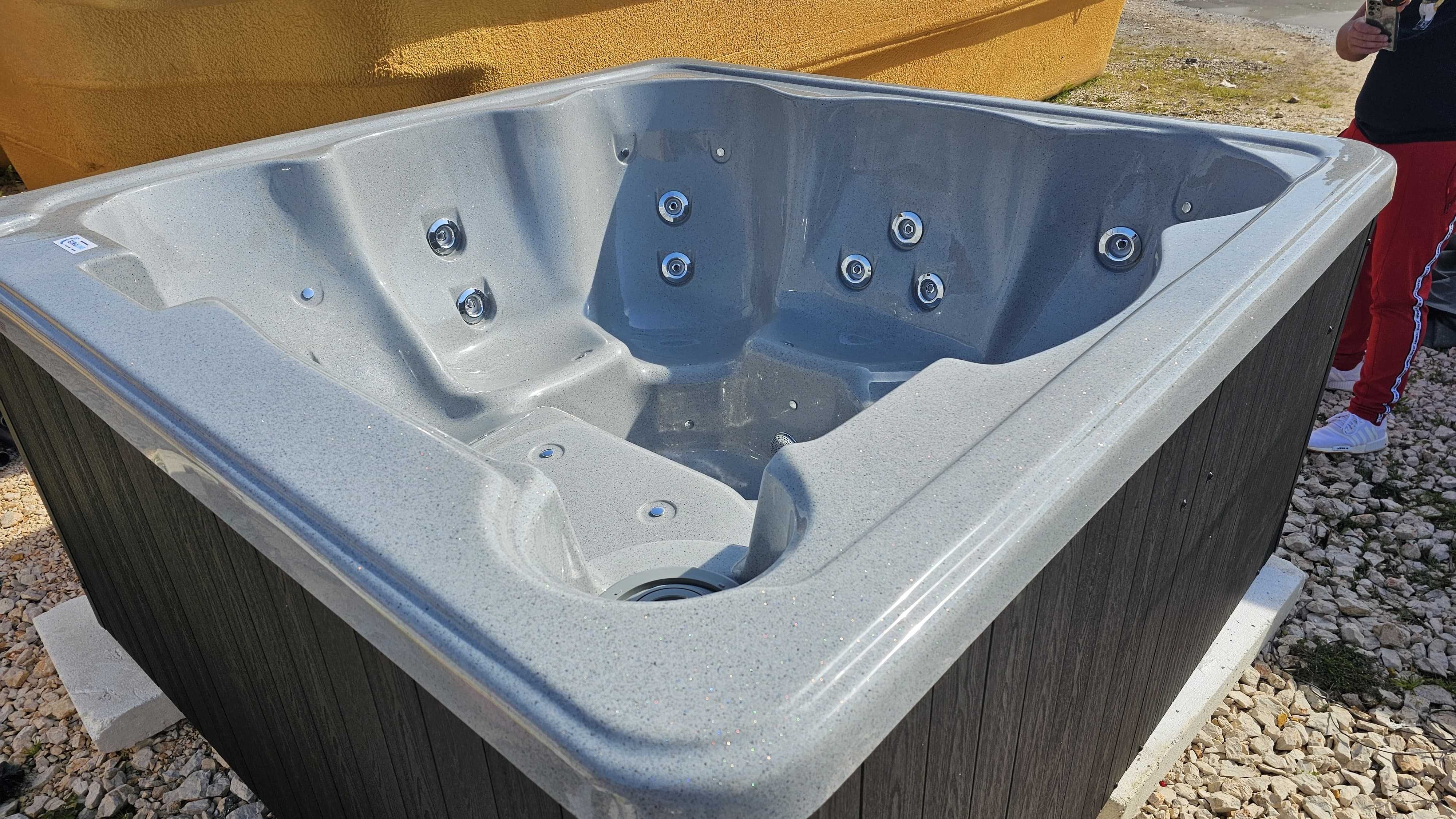 Jacuzzi Comfort 210 x 210 hydromasaż wanna SPA balia Wi-Fi