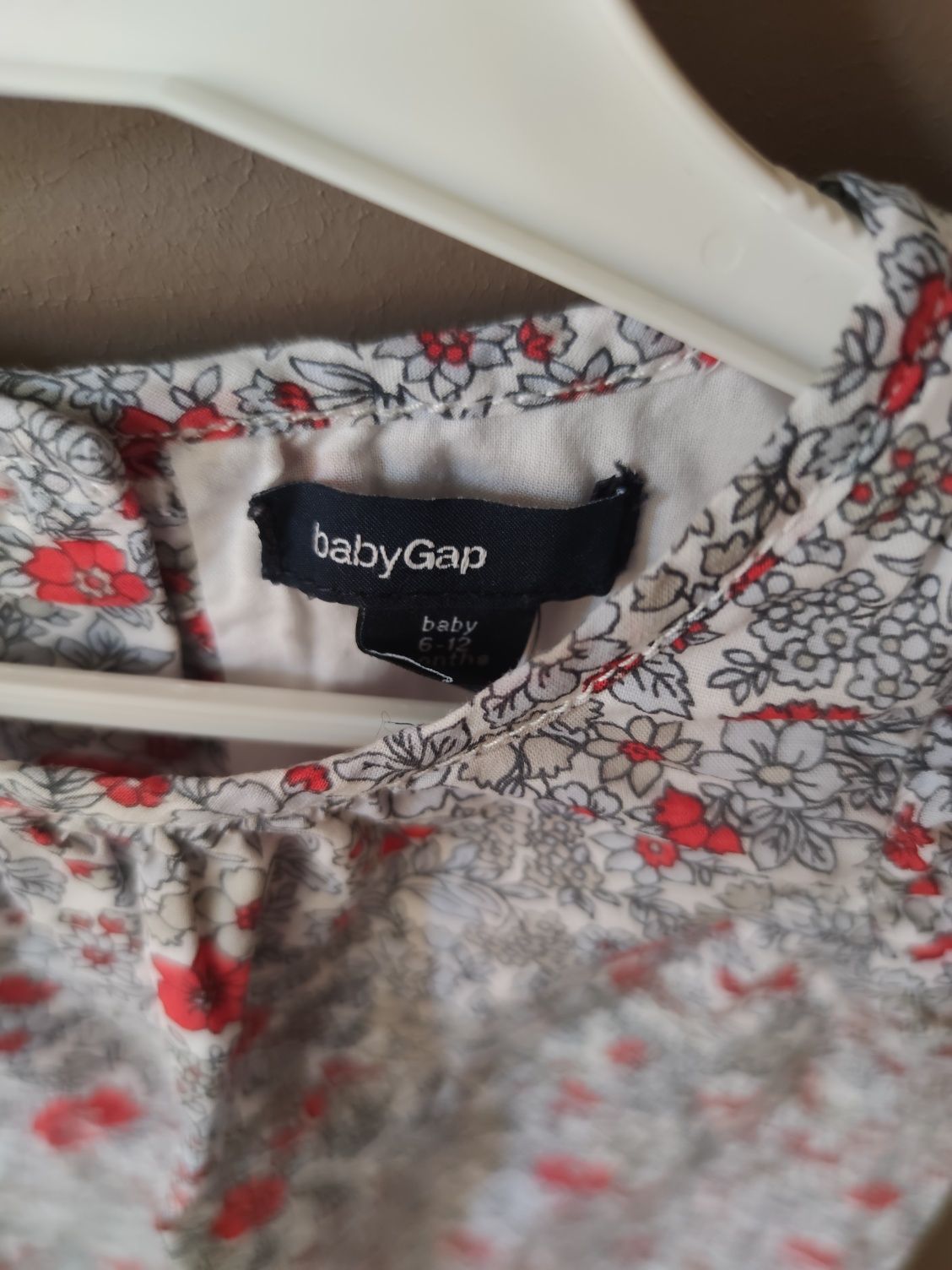 Bawełniana sukienka w kwiatki baby GAP 6-12M