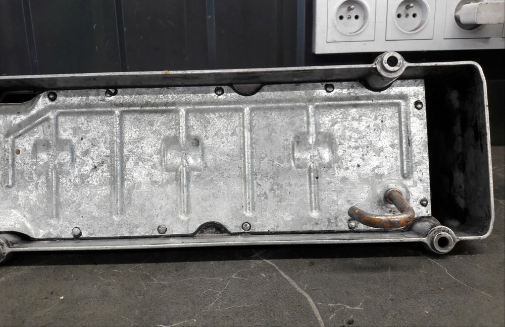 Крышка клапанная ГБЦ 2.0 2.3 OM 601 Mercedes Sprinter Vito A6010161505
